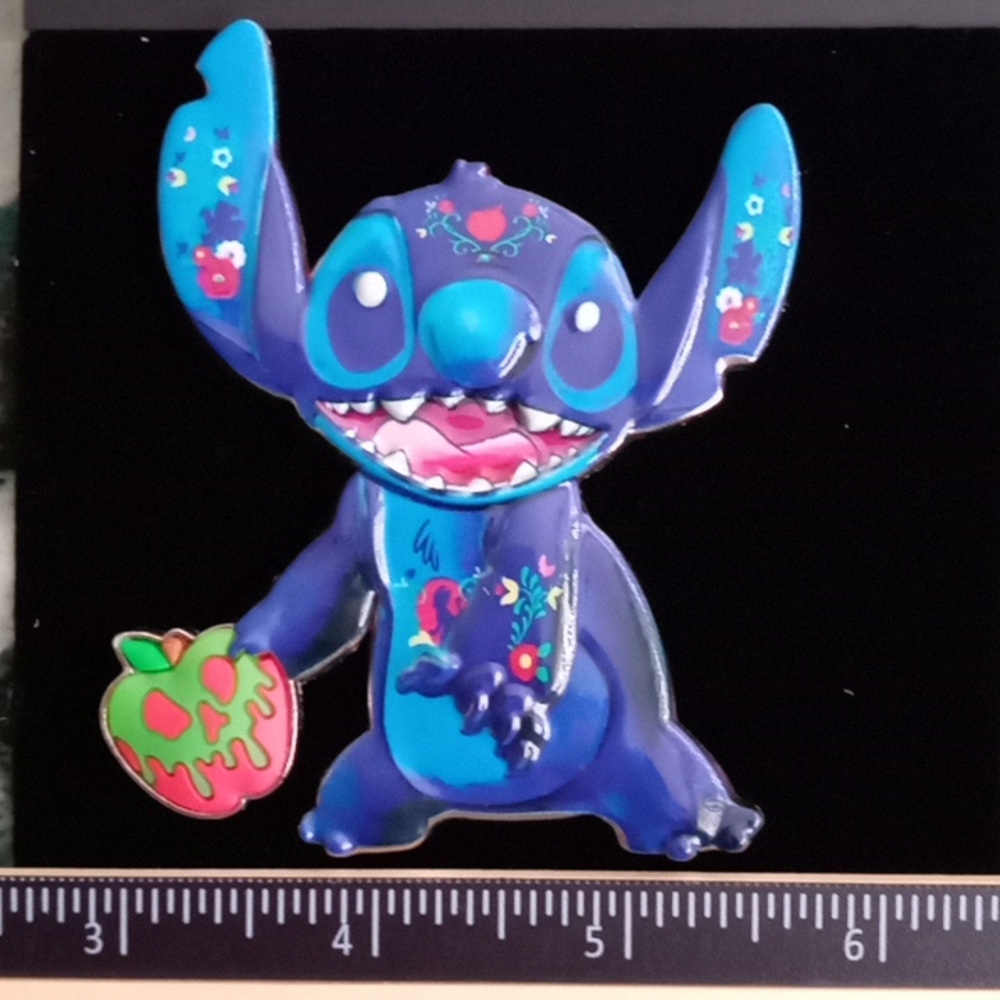 DISNEY STITCH CRASHES LARGE PIN - Picture 2 of 4